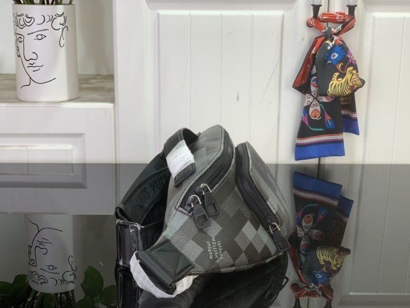 L0vis Vvtt0n Rush Bumbag