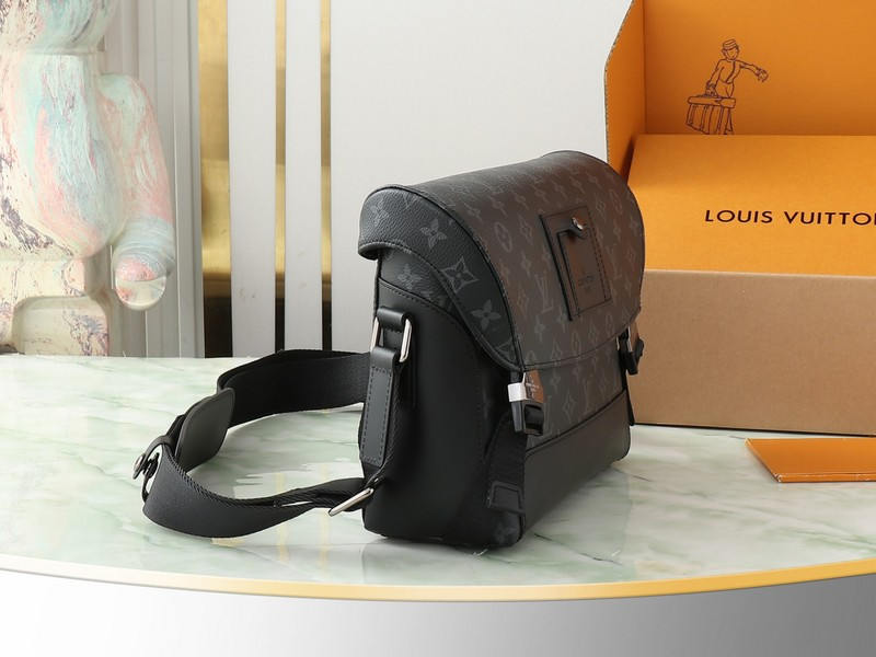 l0vis Vvtt0n messenger voyager monogram eclipse pm black