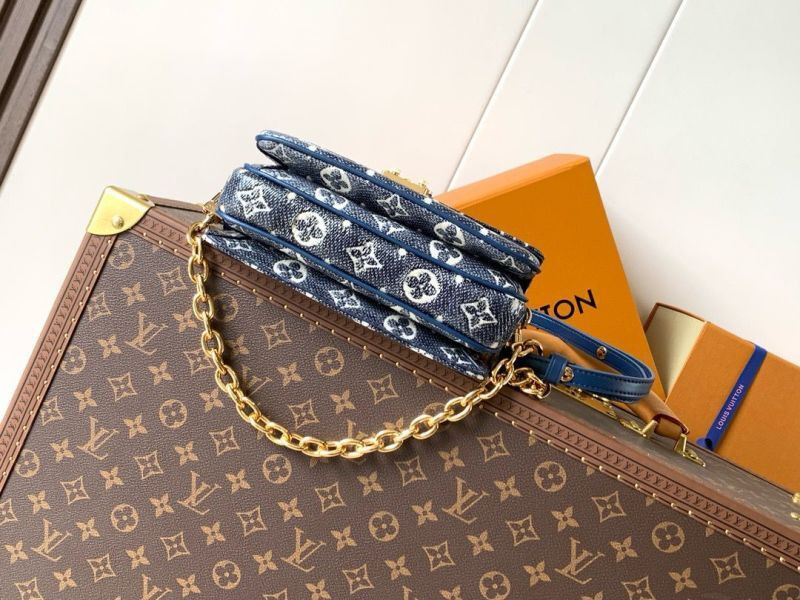 Louis Vuitton East West