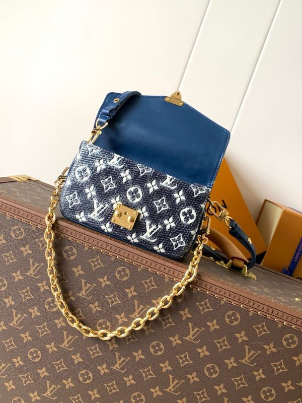 Louis Vuitton East West