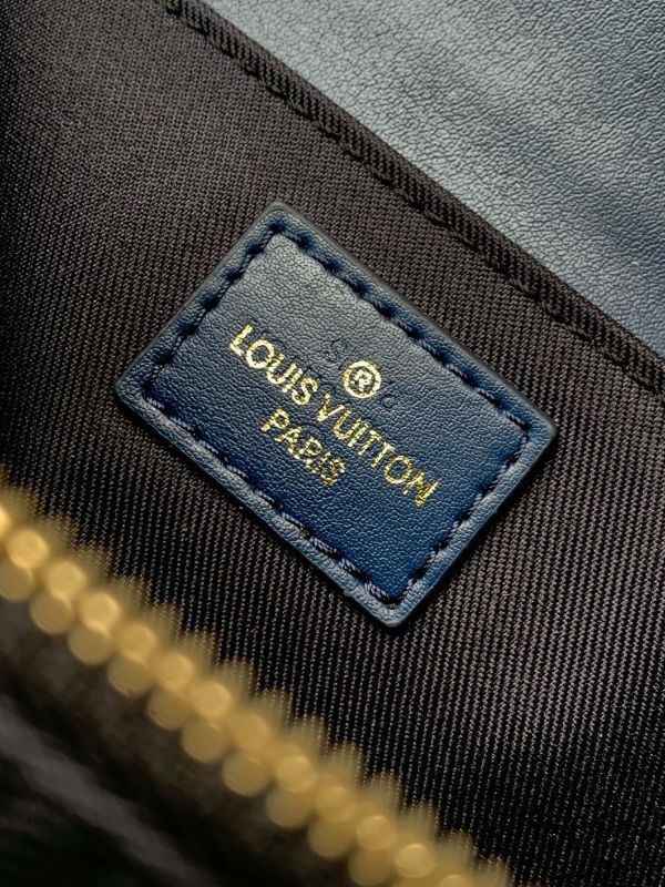 Louis Vuitton East West