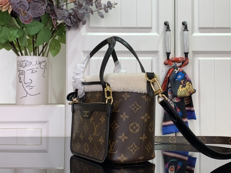lv Neverfull Bandoulière Inside Out BB H33