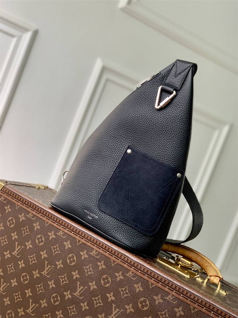 LV Men's Pre SS26 DELTA SLINGBAG M27060