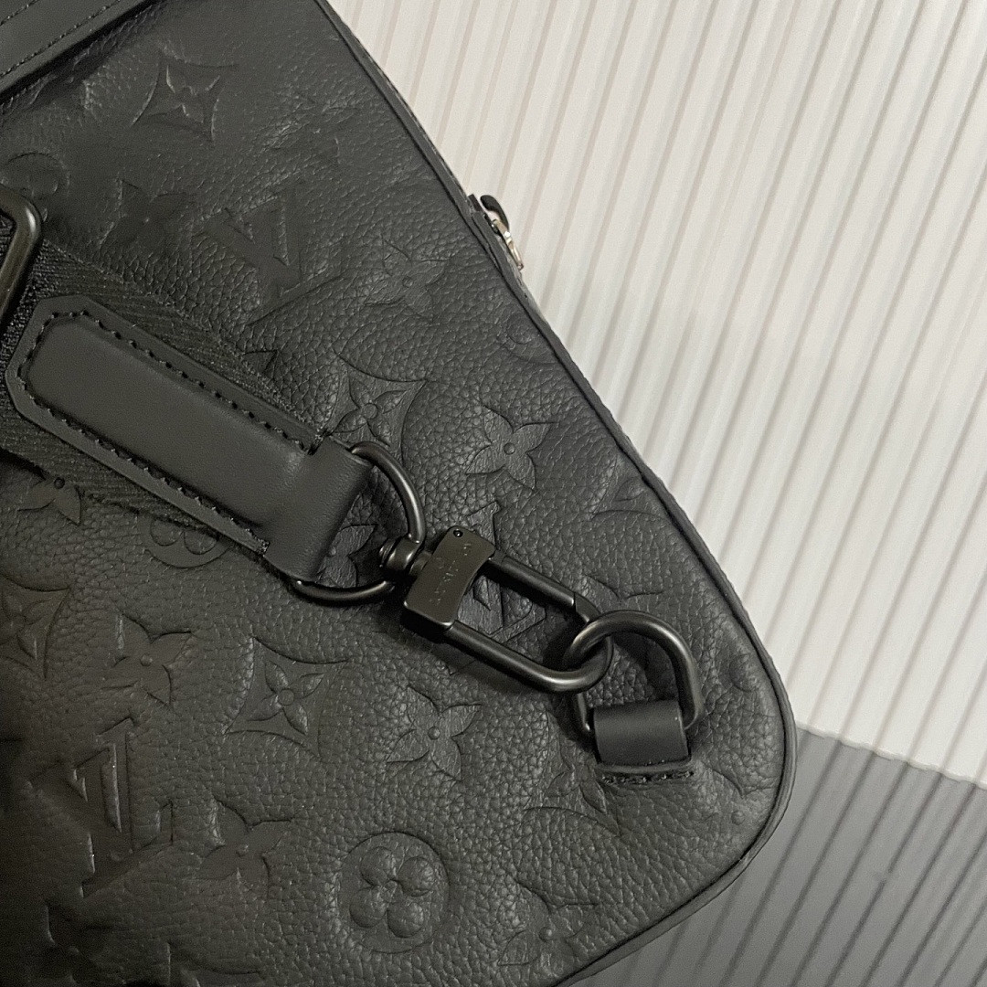 LV Avenue Slingbag PM Taurillon Monogram M2A354