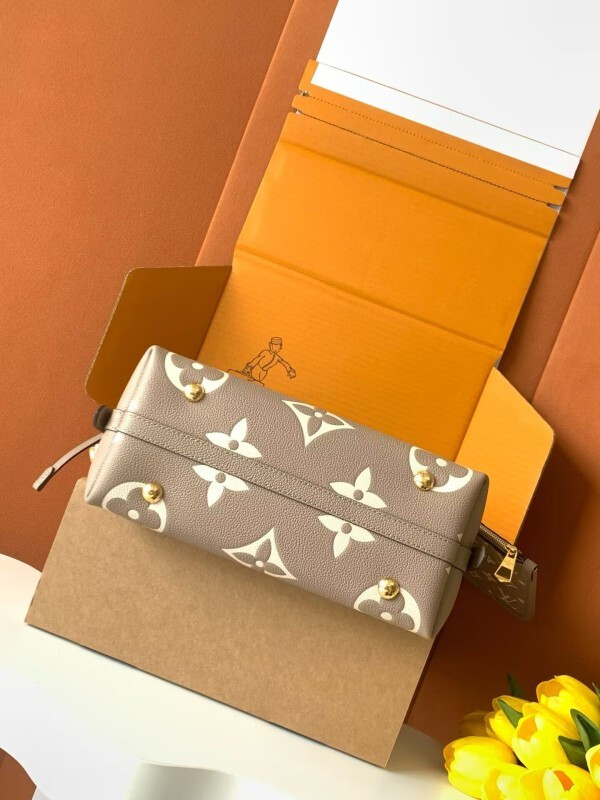 LV Mono gram Empreinte