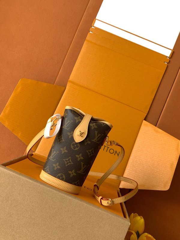 LV Fold Me Pouch (M80874)