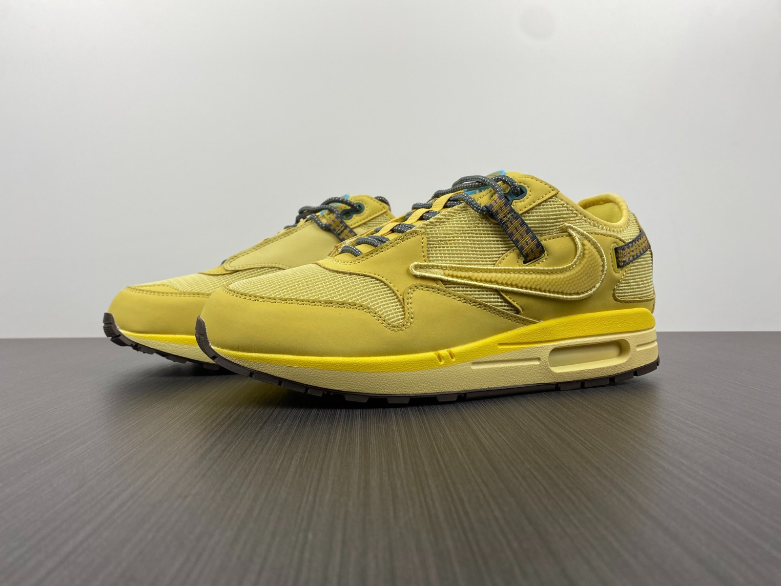Travis Scott x Nike Air Max 1 "Wheat" DO9392-700