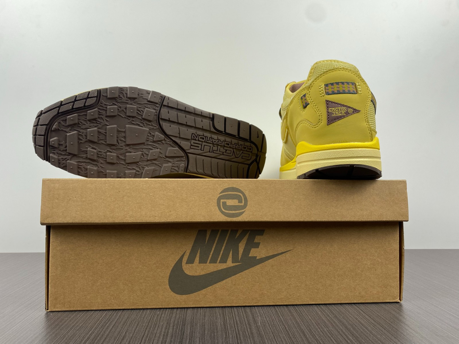 Travis Scott x Nike Air Max 1 "Wheat" DO9392-700