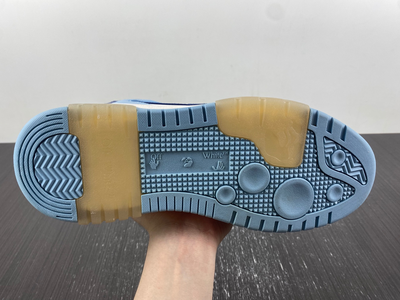 Off-White c/o Virgil Abloh