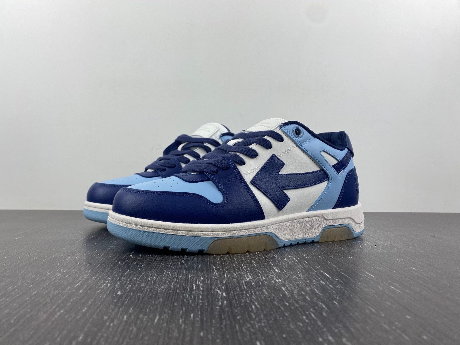 Off-White c/o Virgil Abloh