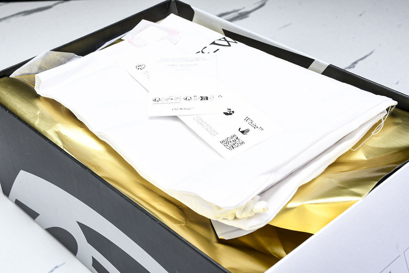 Off-White c/o Virgil Abloh