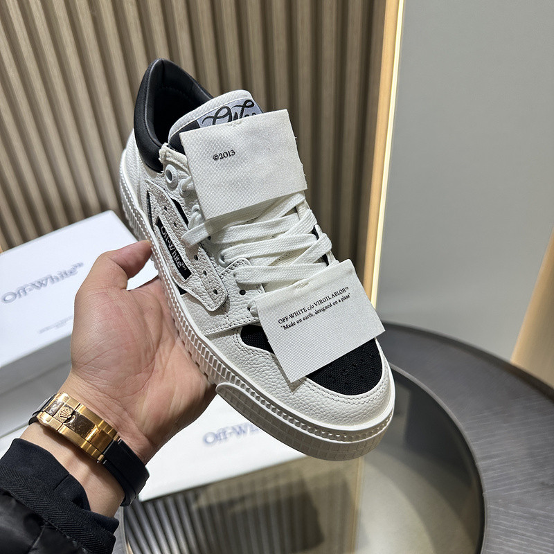 Off-White c/o Virgil Abloh