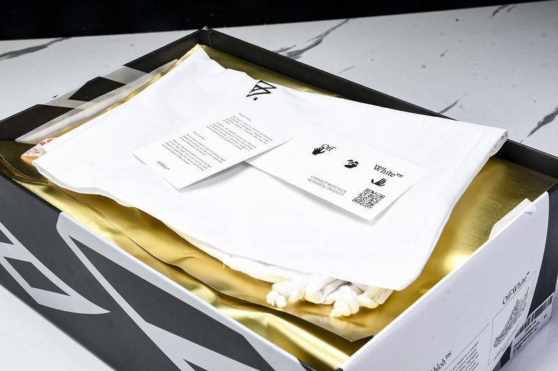Off-White c/o Virgil Abloh