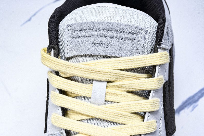 Off-White c/o Virgil Abloh