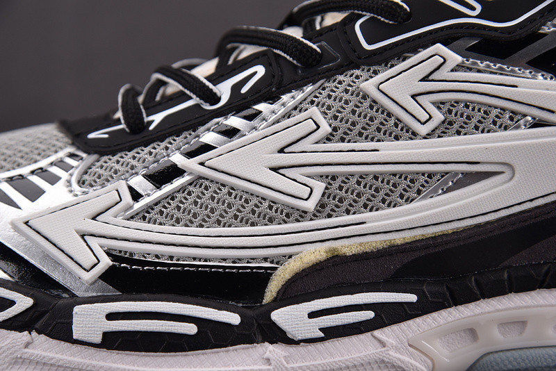 Off-White c/o Virgil Abloh