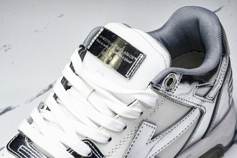 Off-White c/o Virgil Abloh