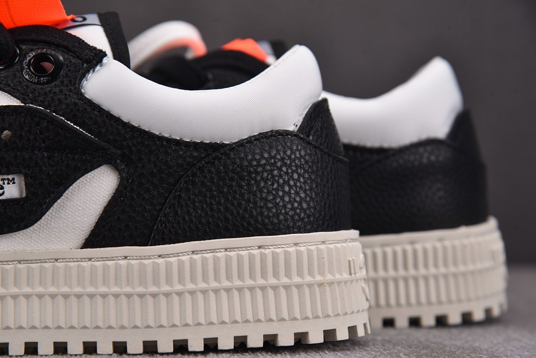 Off-White c/o Virgil Abloh