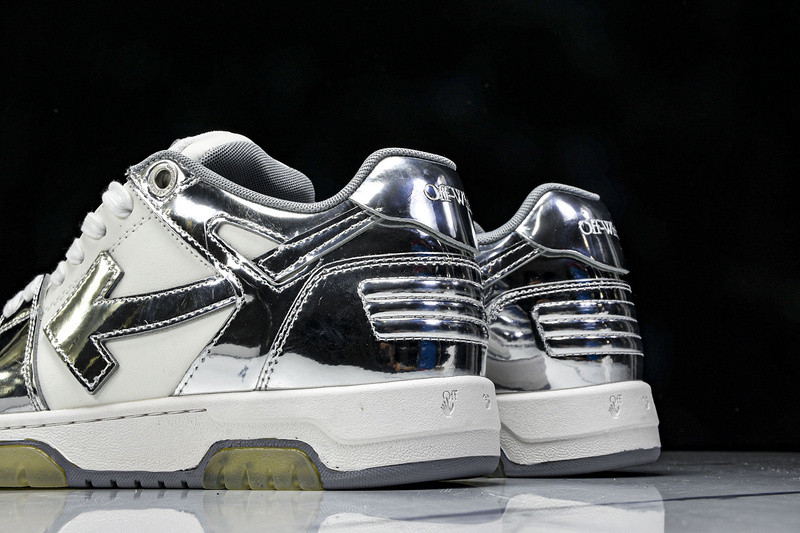 Off-White c/o Virgil Abloh