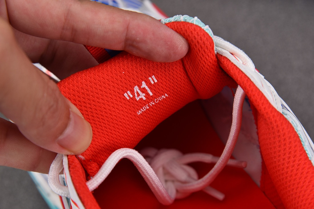 Off-White c/o Virgil Abloh