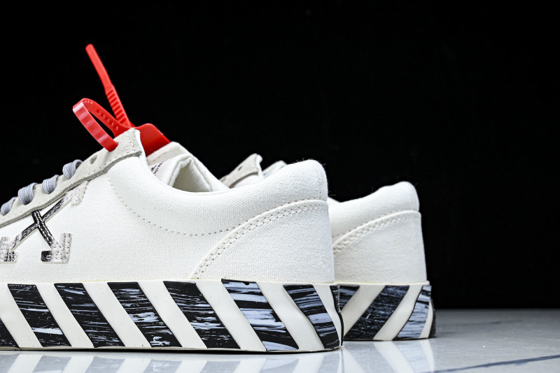 Off-White c/o Virgil Abloh