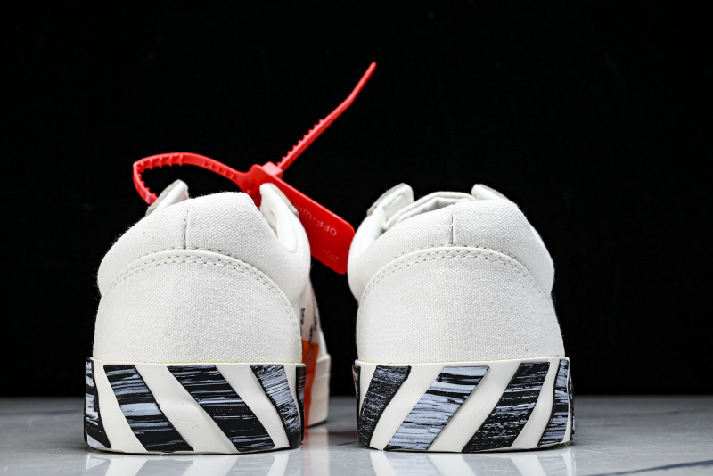 Off-White c/o Virgil Abloh