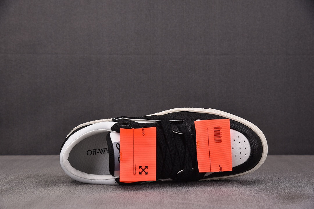 Off-White c/o Virgil Abloh