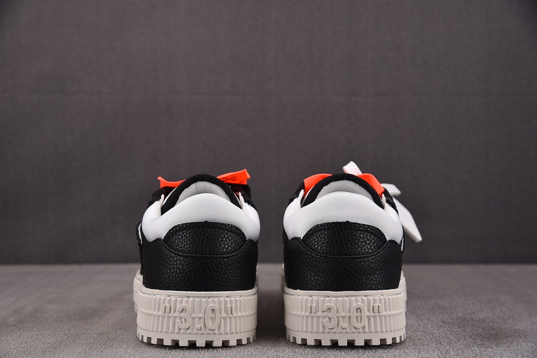 Off-White c/o Virgil Abloh
