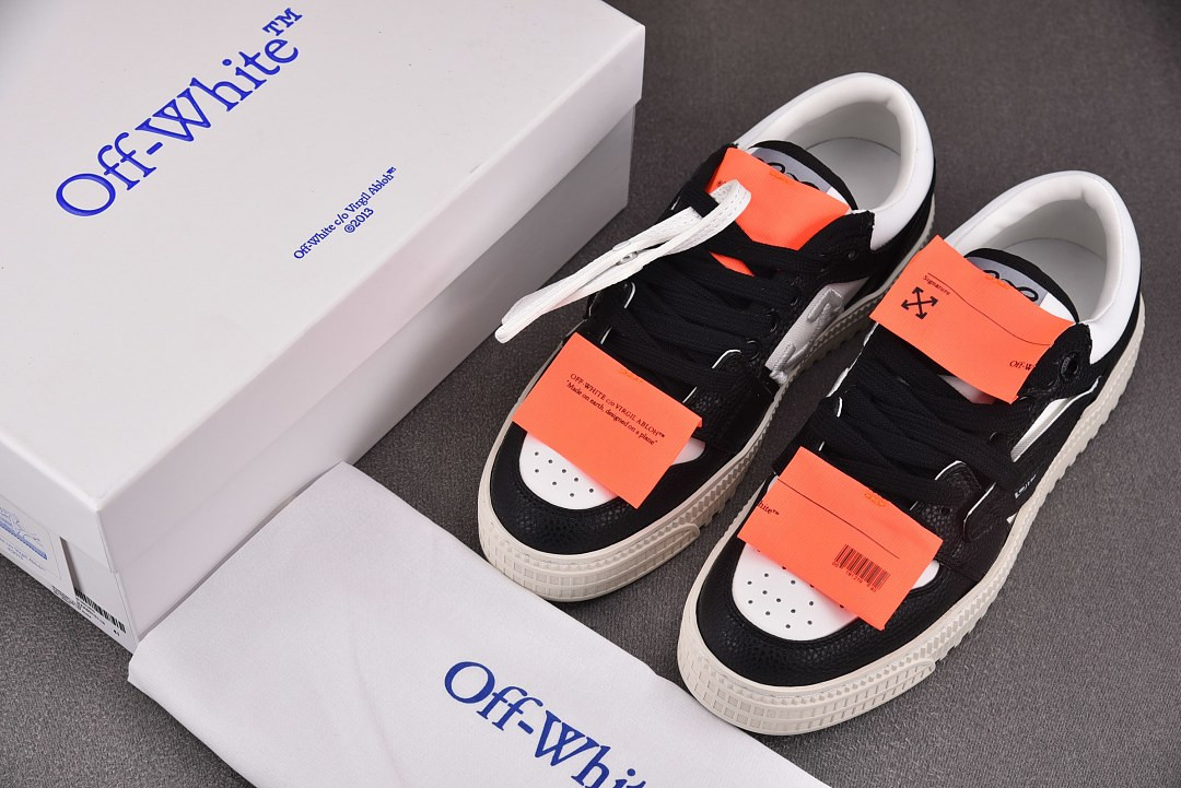 Off-White c/o Virgil Abloh