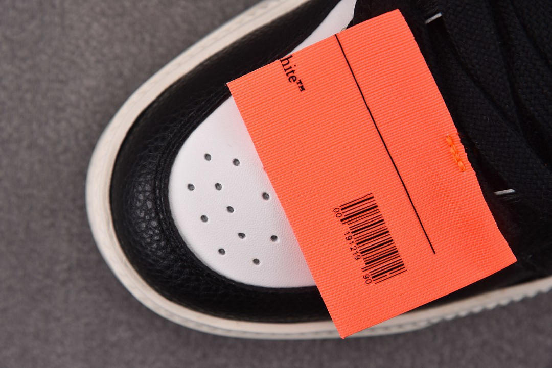 Off-White c/o Virgil Abloh