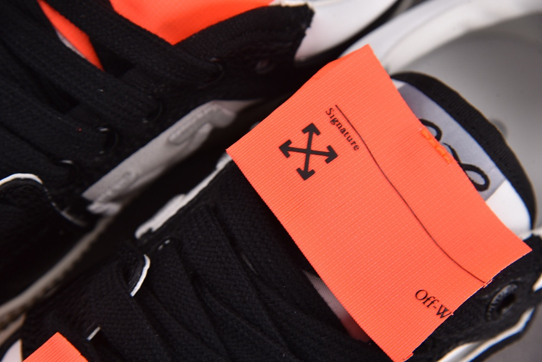 Off-White c/o Virgil Abloh