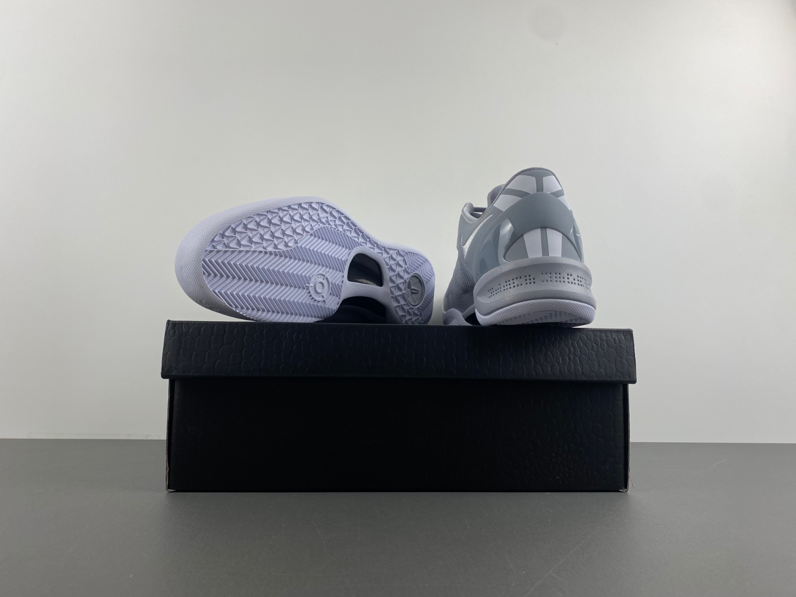 NIKE KOBE 8 PROTRO “WOLF GREY” HF9550-002