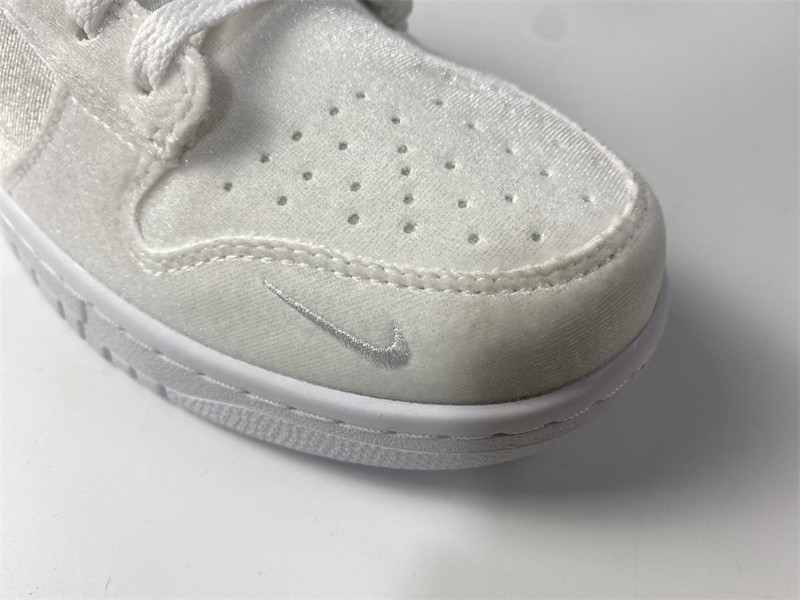 DOVER STREET MARKET (DSM) X NIKE DUNK LOW DH2686-100