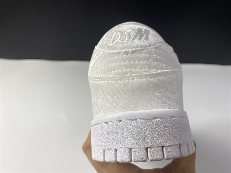 DOVER STREET MARKET (DSM) X NIKE DUNK LOW DH2686-100