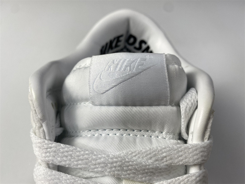 DOVER STREET MARKET (DSM) X NIKE DUNK LOW DH2686-100