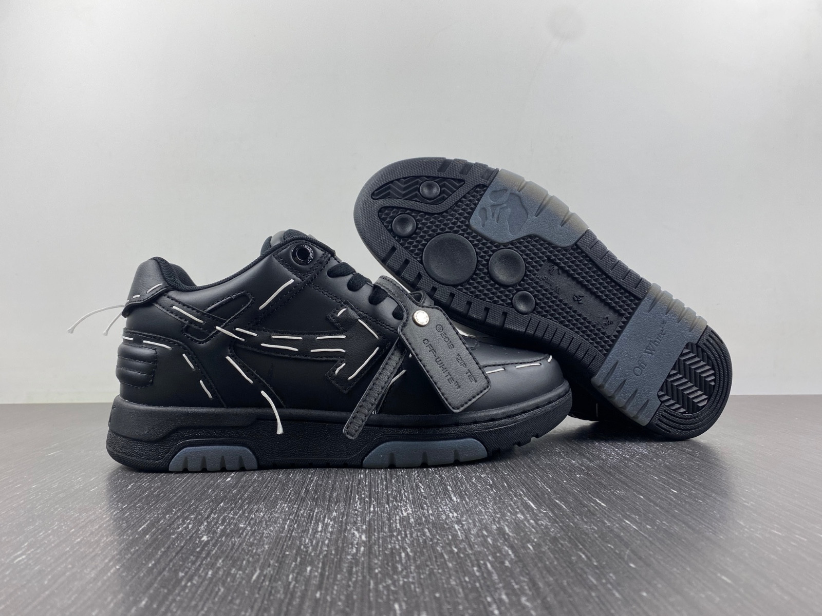 Off-White c/o Virgil Abloh