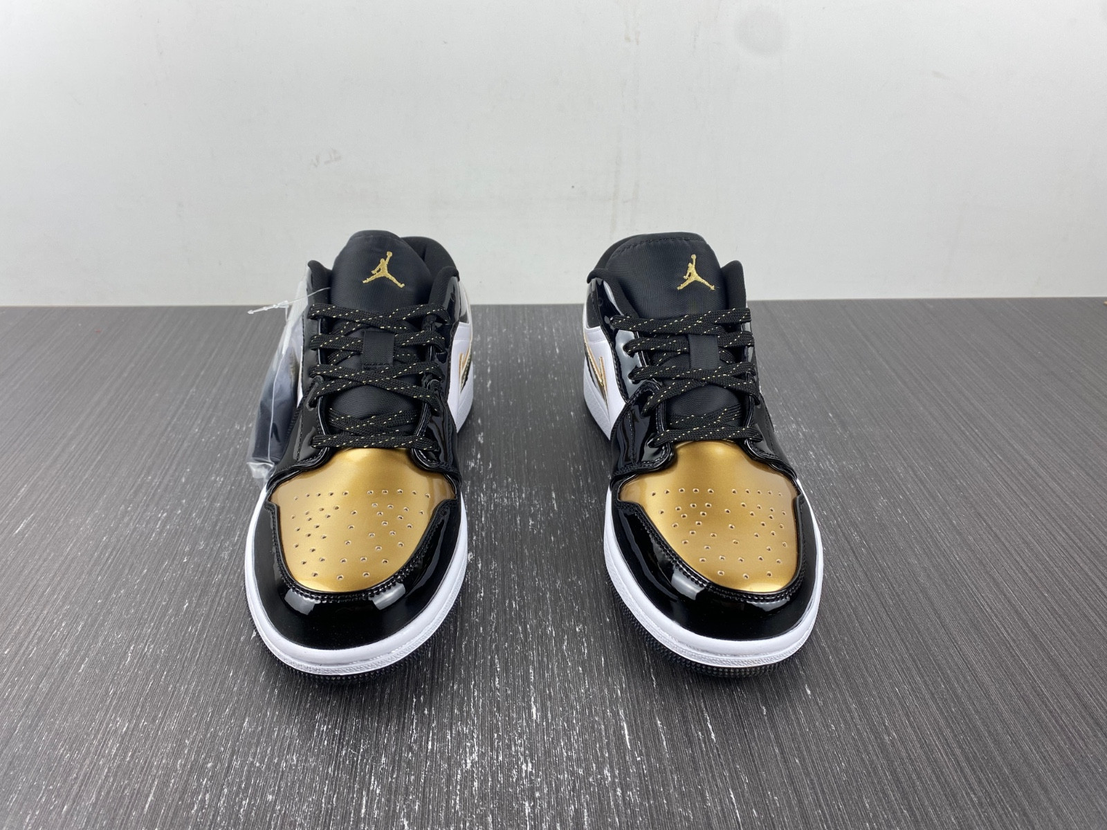 Jordan 1 Low SE Gold Toe (GS) - DR6970-071