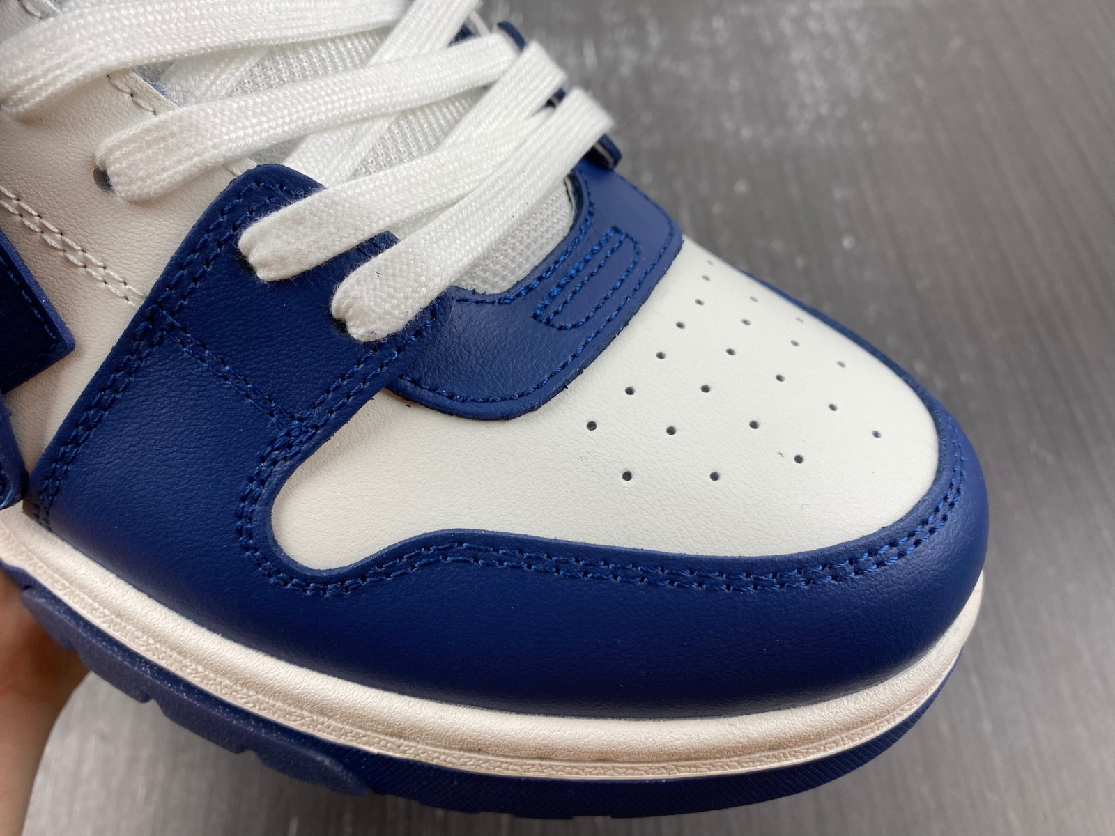 Off-White c/o Virgil Abloh