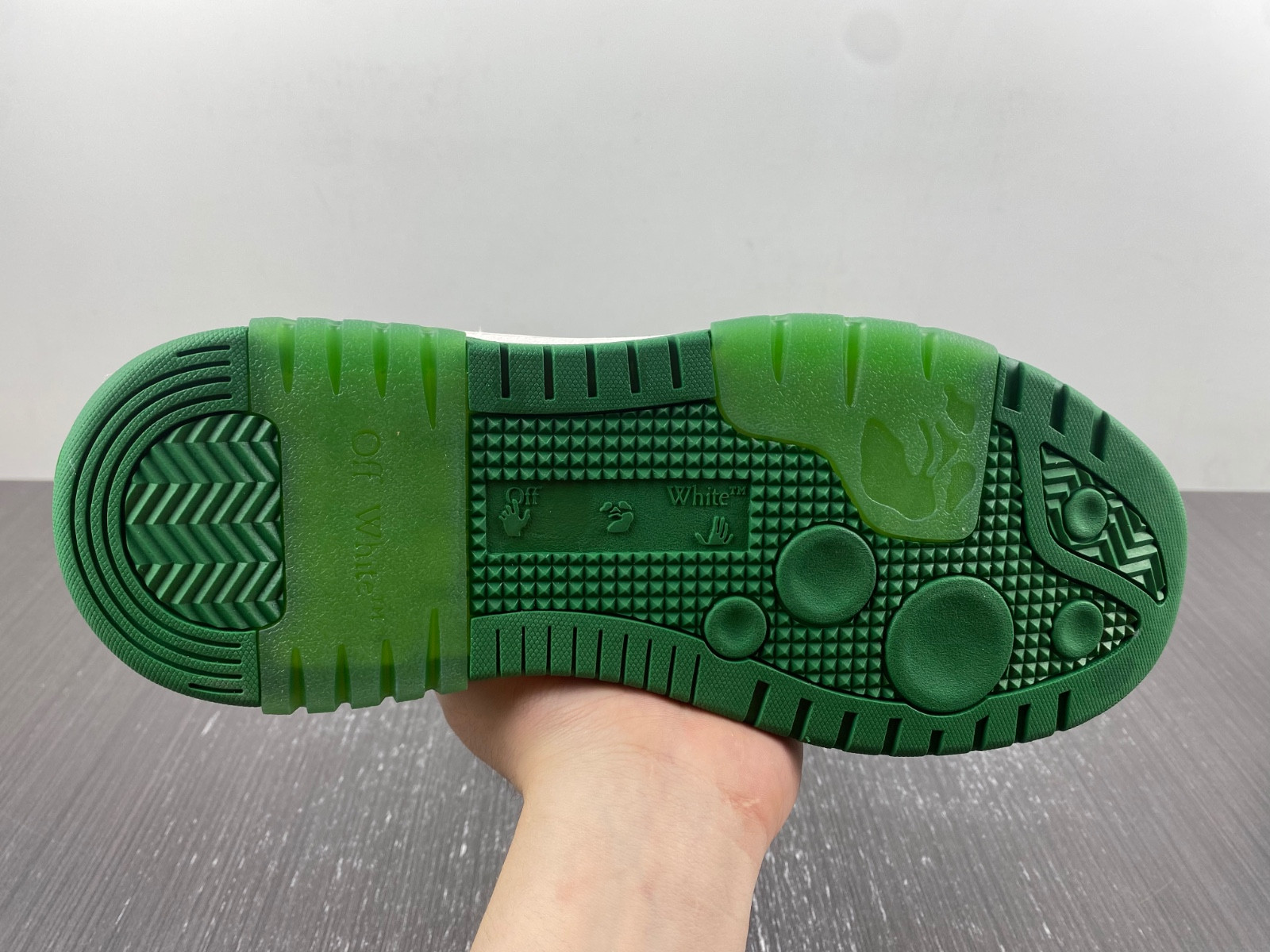 Off-White c/o Virgil Abloh