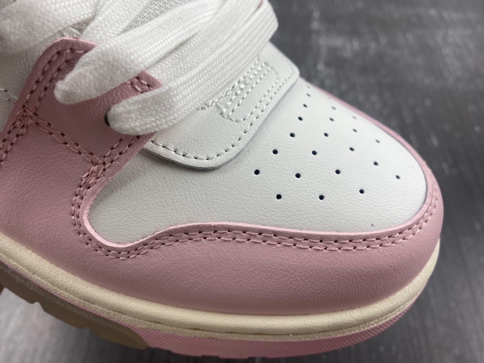 Off-White c/o Virgil Abloh