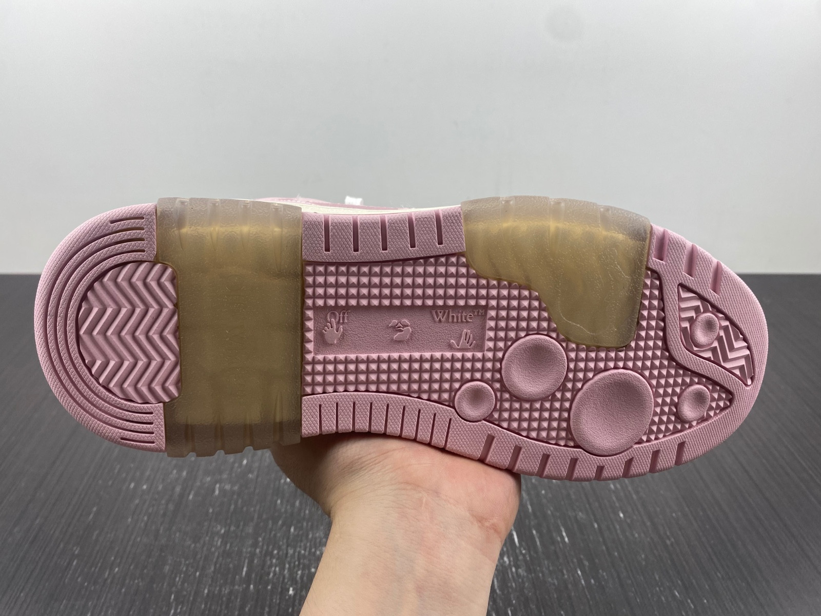 Off-White c/o Virgil Abloh