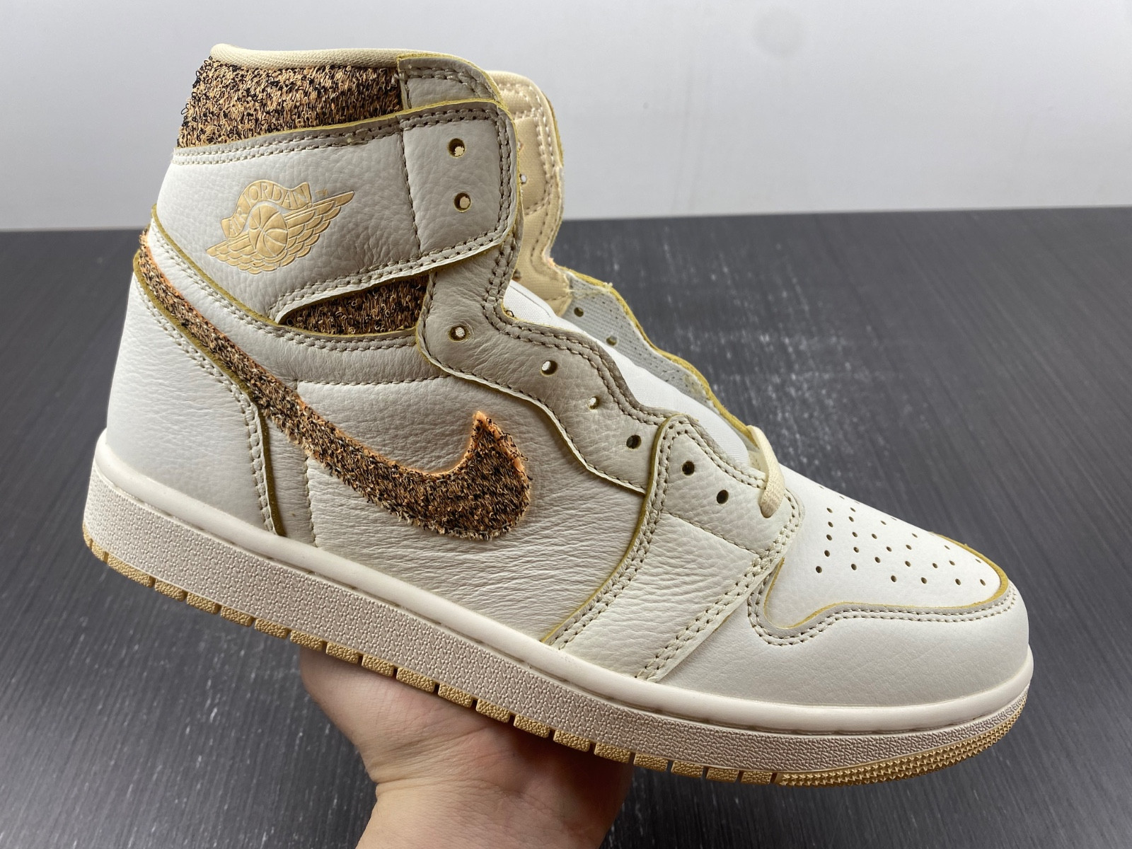Air Jordan 1 Vibrations of Naija FD8631-100
