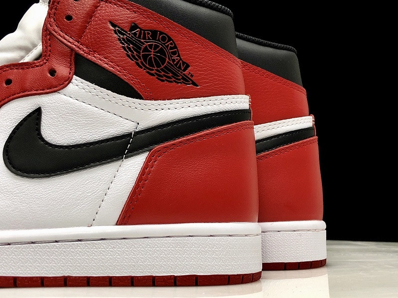 Air Jordan 1 Retor High OG Chicago Red 555088-101