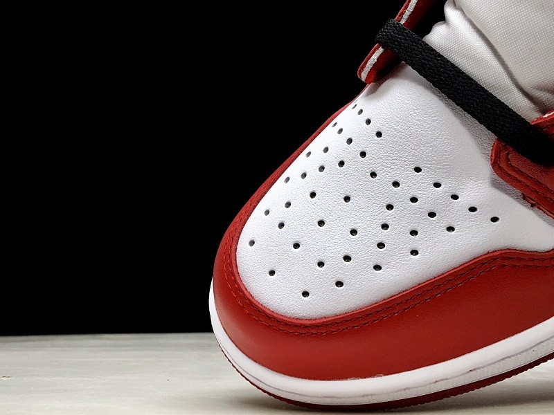Air Jordan 1 Retor High OG Chicago Red 555088-101