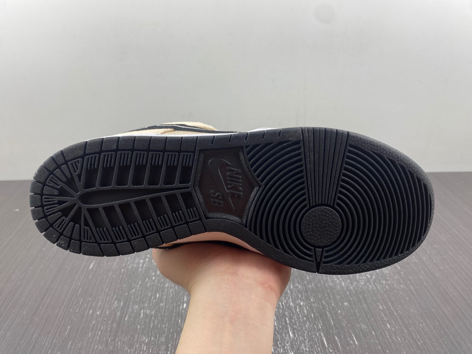 Albino & Preto X Nike SB Dunk Low FD2627-200