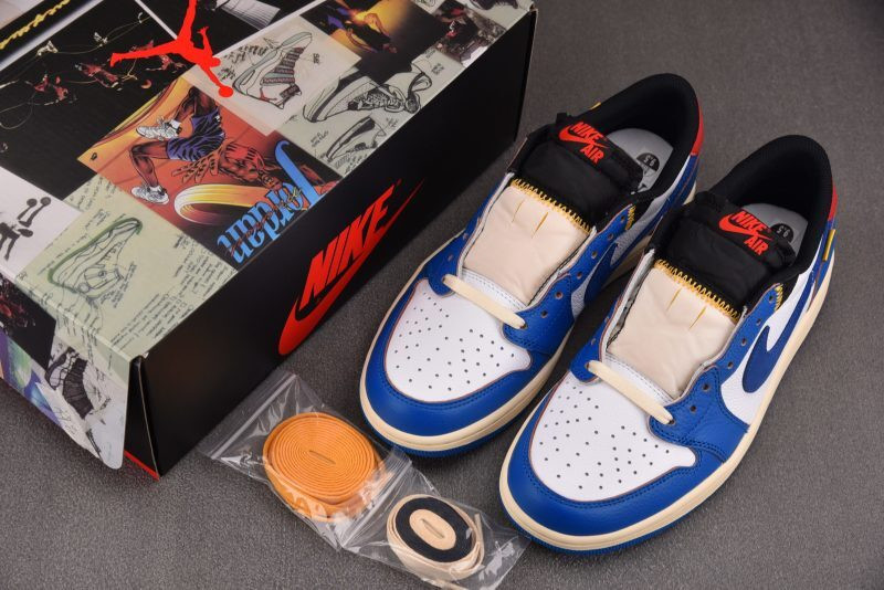 Air Jordan 1 Low UN HQ6998-146