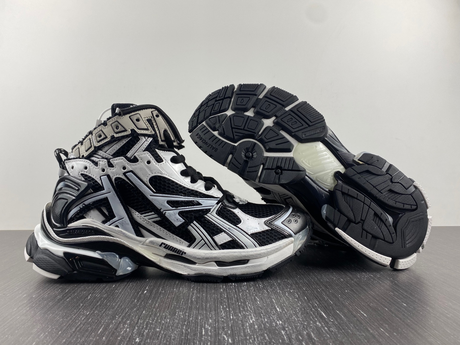 Ba*len*cia*ga runner 695764 w3rh2 9918