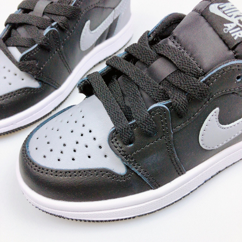 AIR JORDAN 1 KIDS SHOES