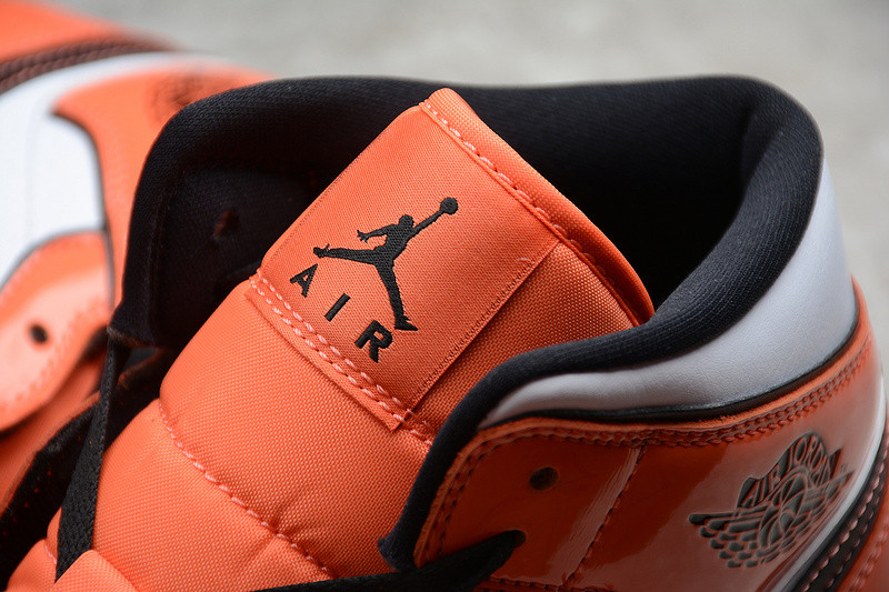 Air Jordan 1 Mid “Turf Orange” DD6834-802