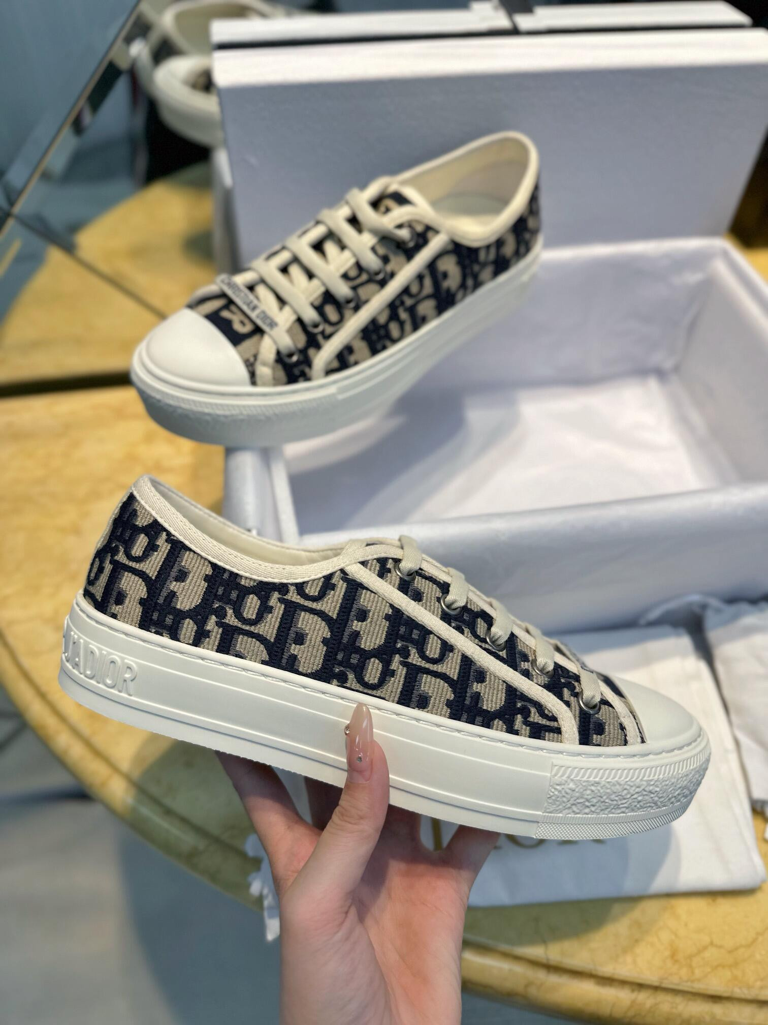 B23 OBLIQUE LOW SNEAKERS