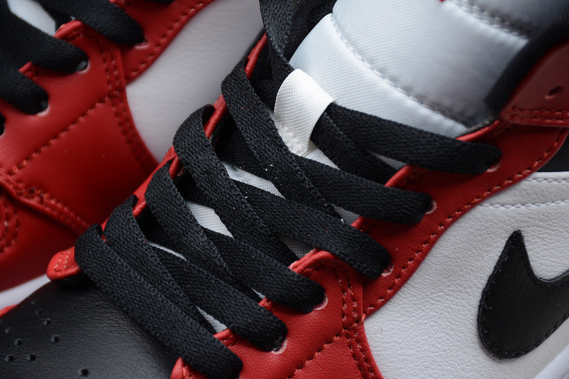 Air Jordan 1 Mid Chicago Black Toe 554724-069